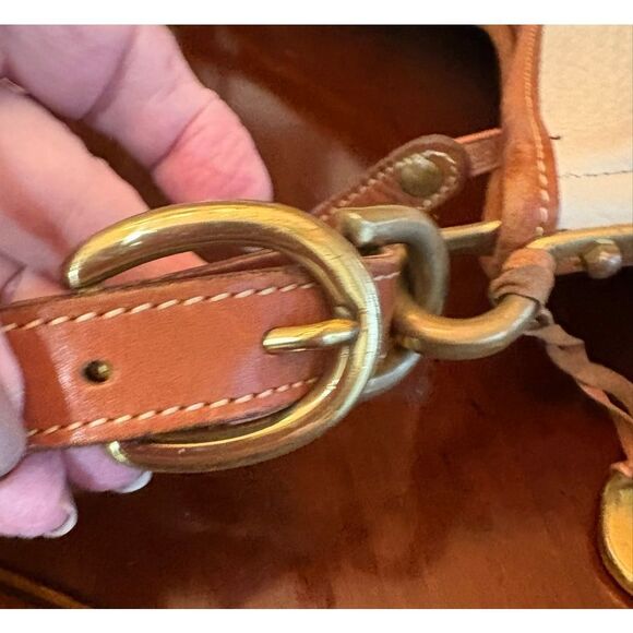 DOONEY & BOURKE - Vtg All Weather Pebble Leather Crescent Sac/Cream/British Tan - Picture 13 of 15